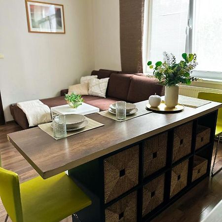 Spacious City Centre Apartment Pressburg Exterior foto