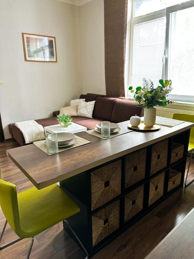 Spacious City Centre Apartment Pressburg Exterior foto