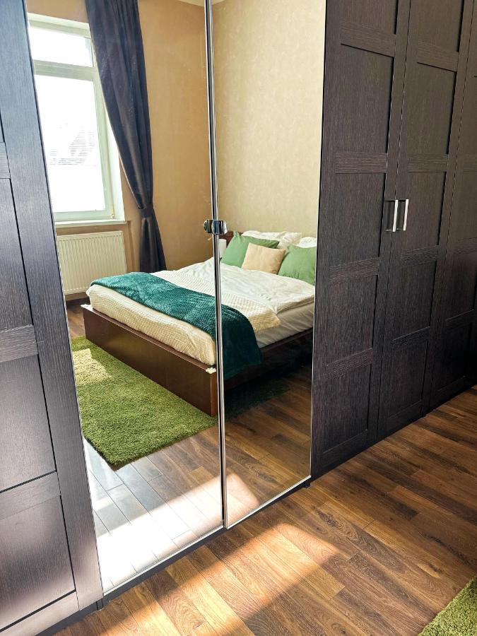 Spacious City Centre Apartment Pressburg Exterior foto